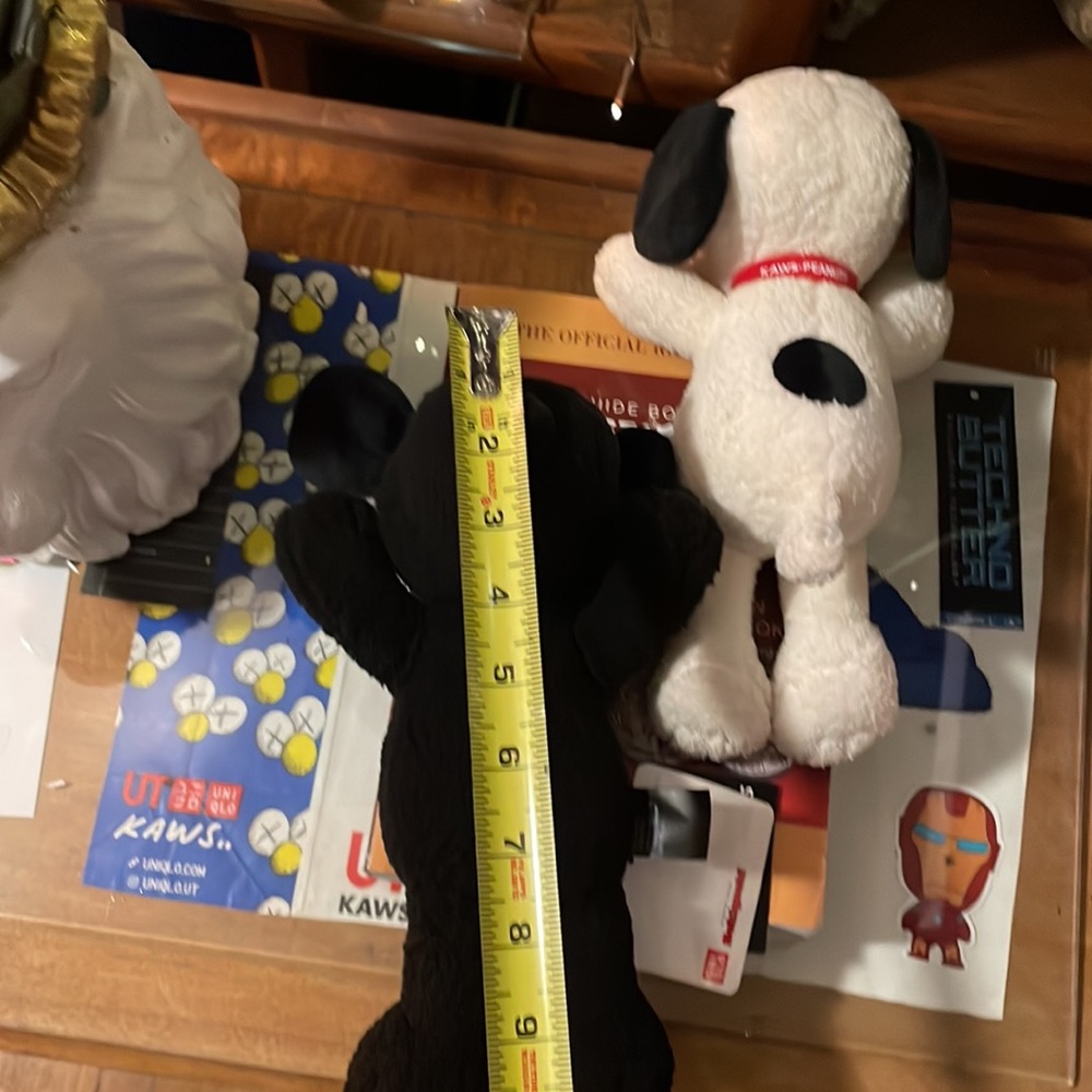 UNI QLO KAWS x Peanuts 8” Snoopy Plushies. NWT COA attached to Black Snoopy only - Picture 7 of 11